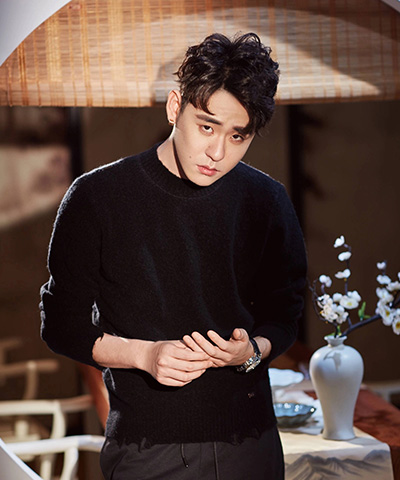 張?jiān)评?>
                <div   id=